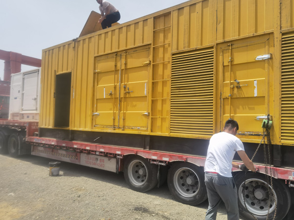 宾川除了负载情况和发动机维护，还有哪些因素会影响 200kw 柴油发电机的油耗？